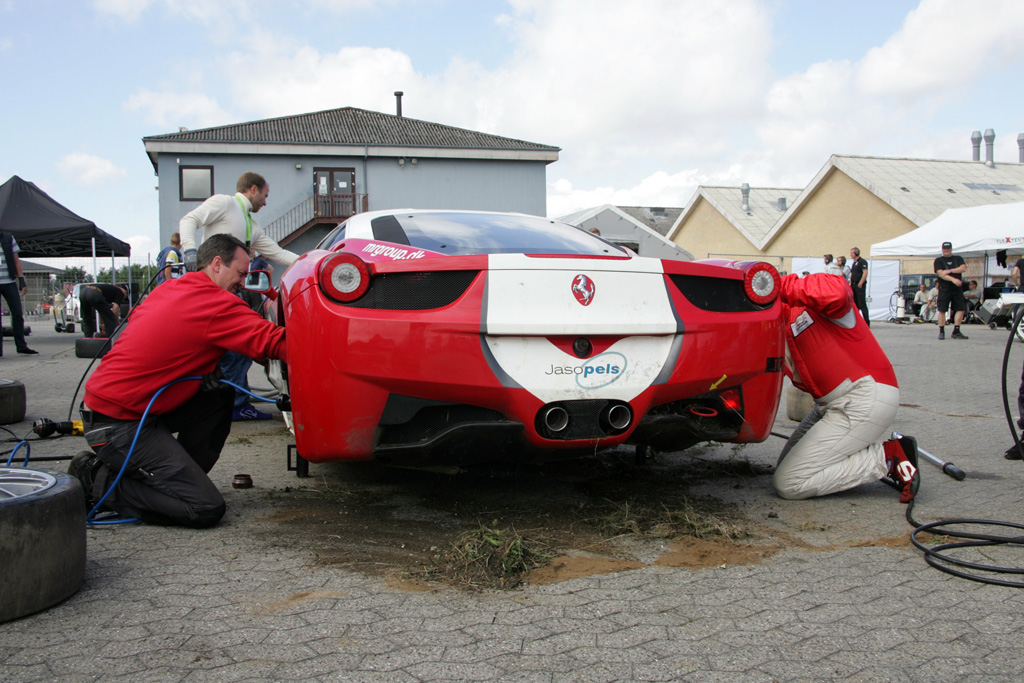 En afkørsel kostede feltets eneste Ferrari muligheden for at tage generalsejren.
(Foto: Henning Smed)